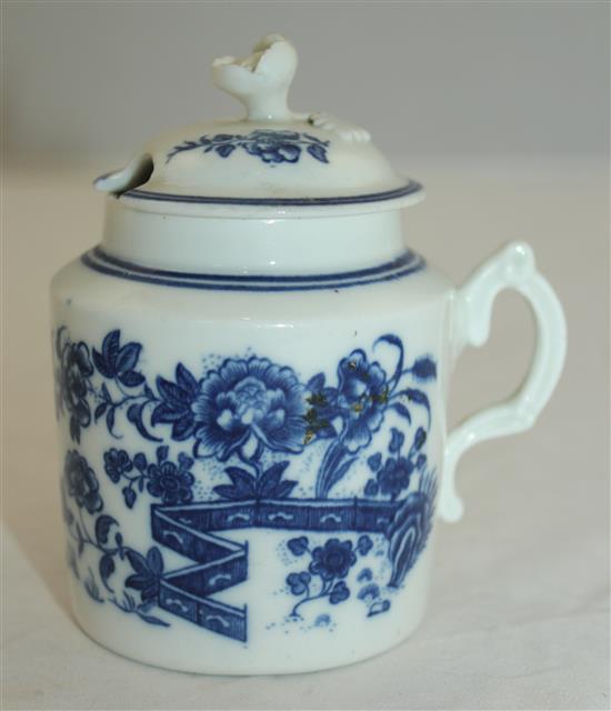 A Caughley Fence pattern cylindrical mustard pot and cover, c.1780, 10cm